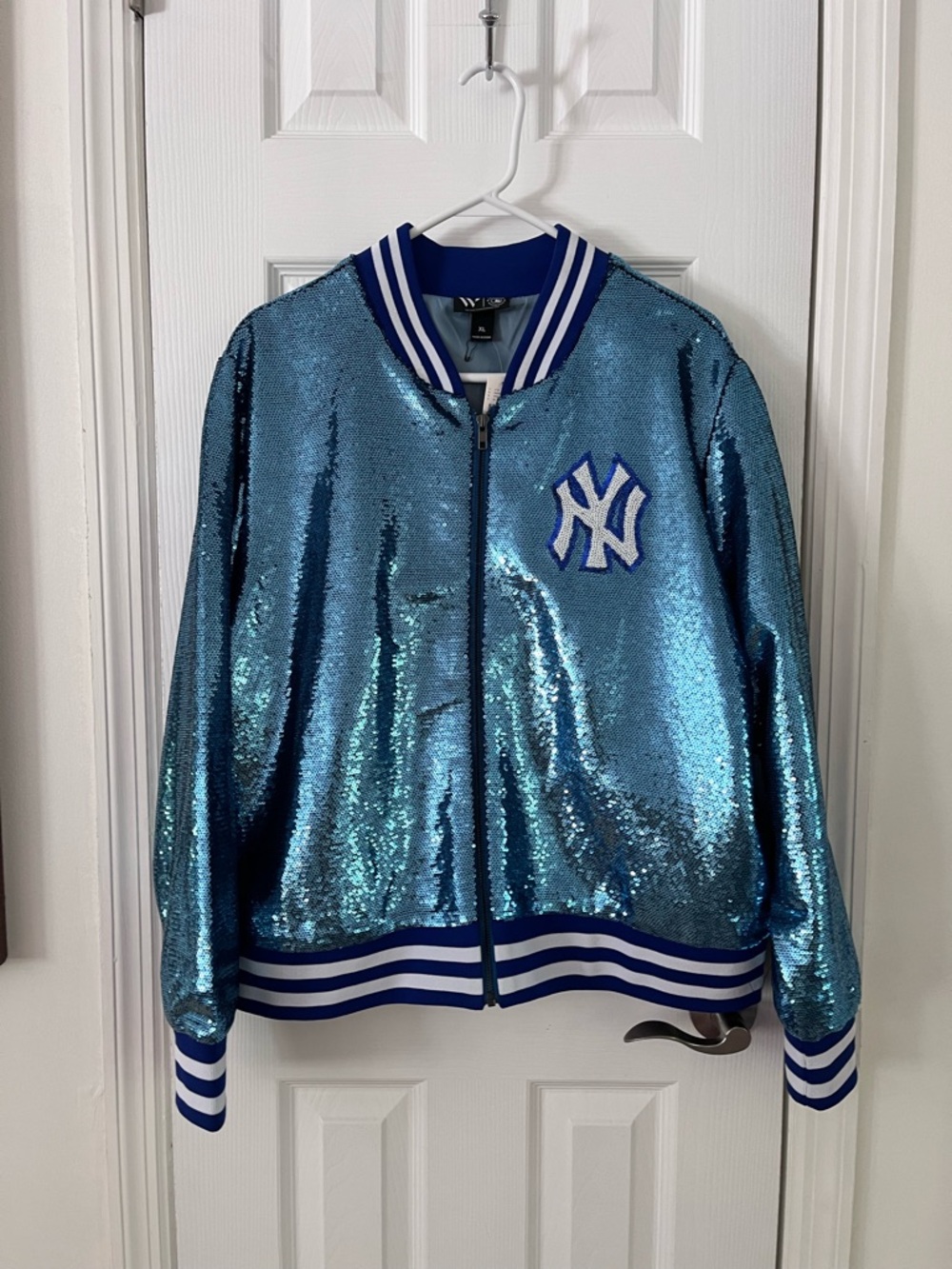 The Wild Collective NY Yankees Sequin Bomber Jacket Size XL - Picture 3 of 7